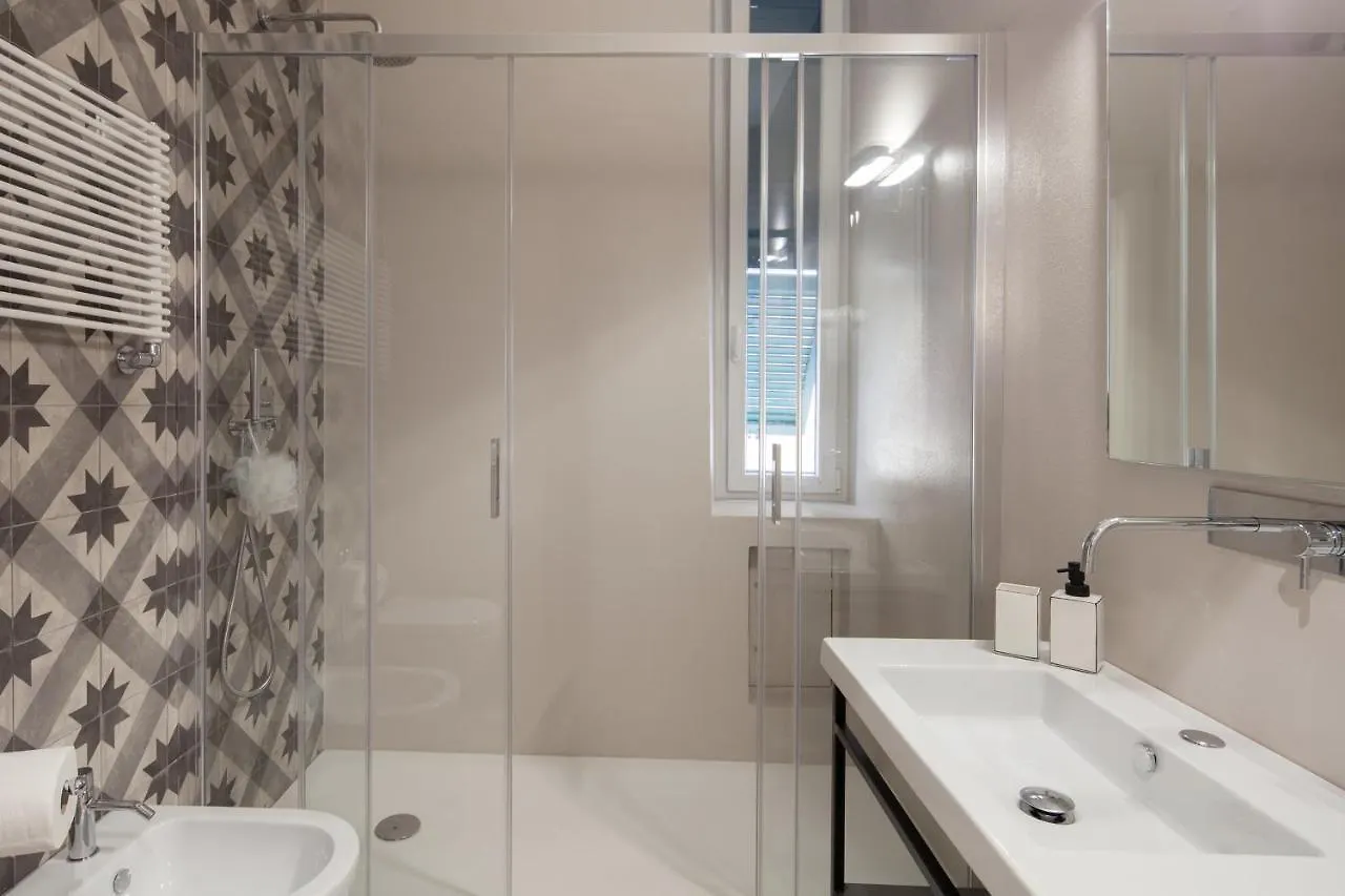 Pensionat Room222 - Stylish Room La Spezia Old Town - 5' Station To Cinque Terre