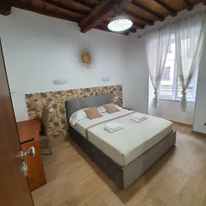 Pensión Marla, La Spezia