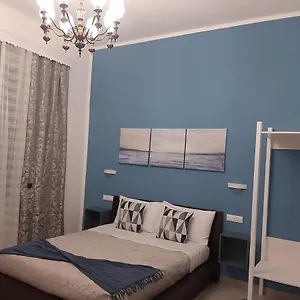 Pensión Justkey, La Spezia