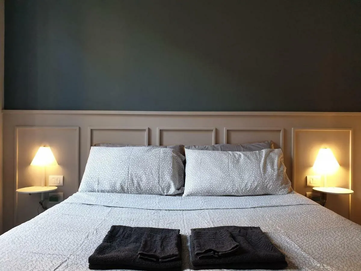 Room222 - Stylish Room La Spezia Old Town - 5' Station To Cinque Terre 0*,  Italy