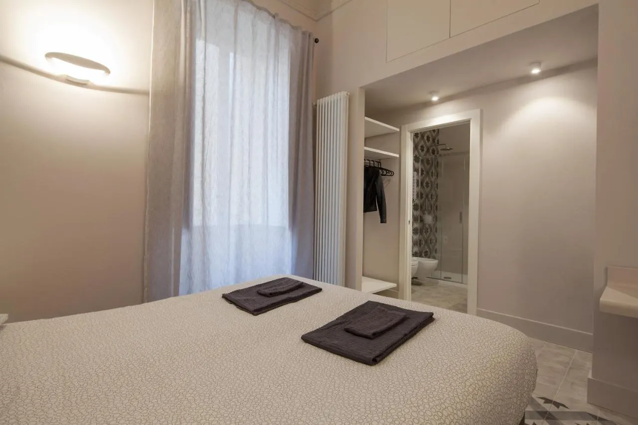 Guest house Room222 - Stylish Room La Spezia Old Town - 5' Station To Cinque Terre Italy